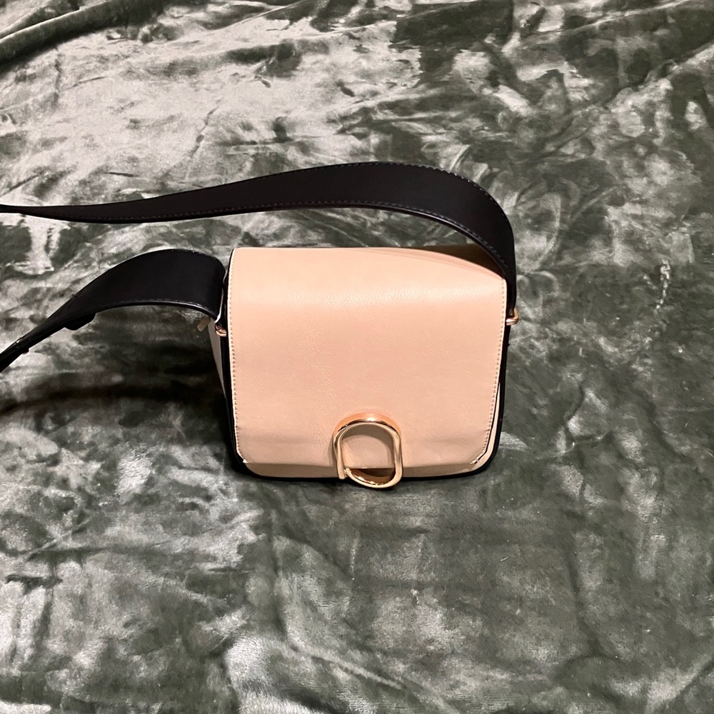 Isabelle crossover handbag